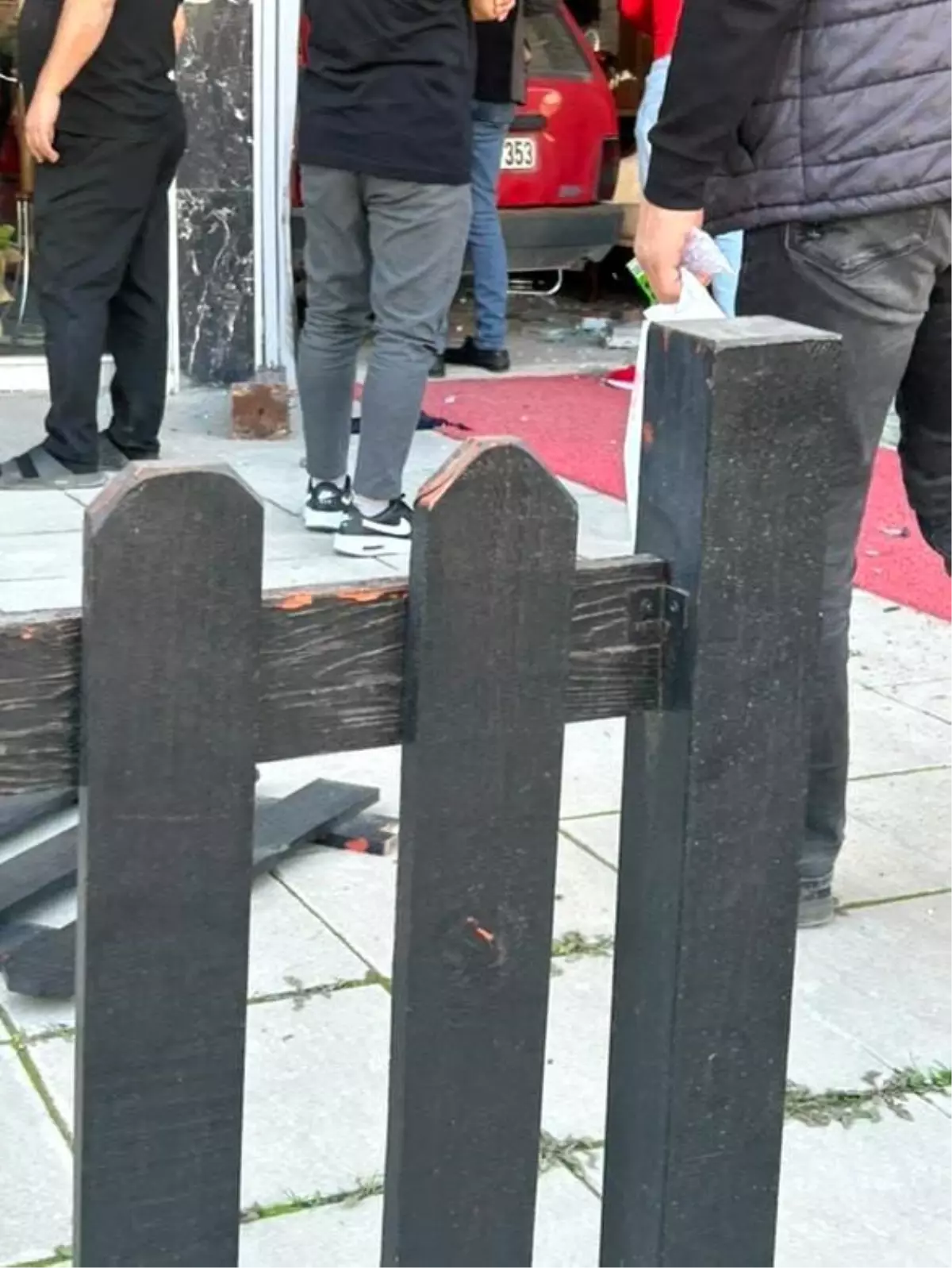 Alkollü Sürücü Dükkanına Daldı: 1 Ağır Yaralı