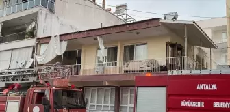 Antalya'da Yangın Çıkan Evdeki Muhabbet Kuşu Kurtarıldı