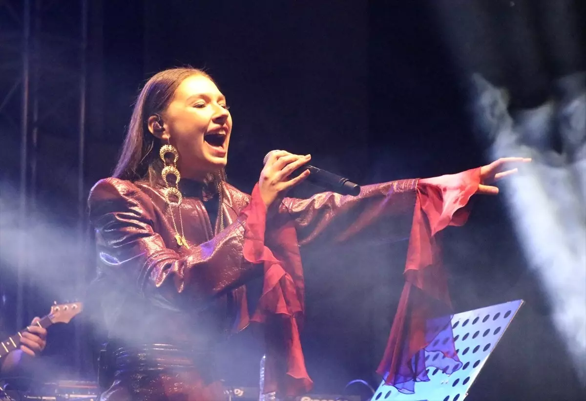 Ay Yola Müzik Grubu, Türkiye&apos;deki İlk Konserini Erzurum&apos;da Verdi