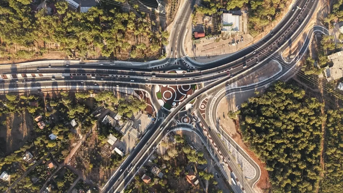 Ulaştırma Bakanı Uraloğlu, Antalya'da Yeni Kavşak Projelerinin Açılışını Yapacak