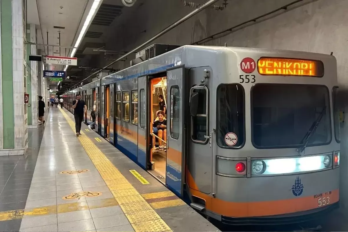 Bakırköy Metro istasyonunda bir kişi raylara atlayarak intihar etti