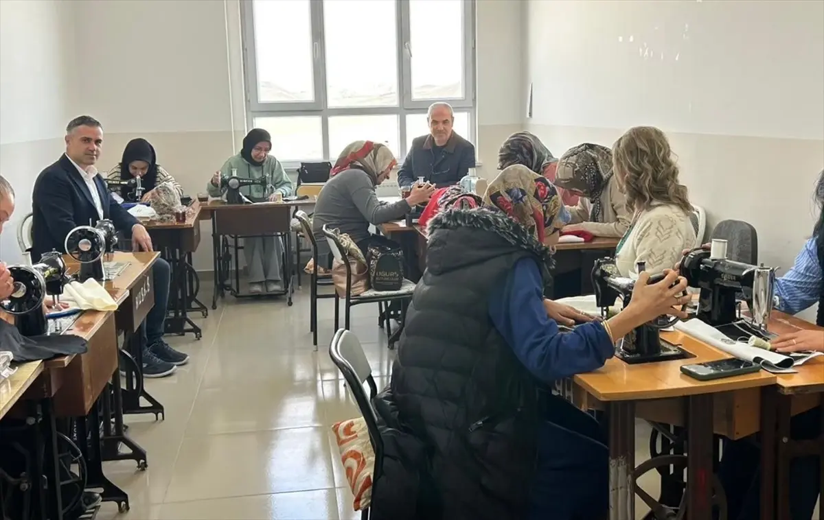 Beypazarı Halk Eğitim Merkezi Müdürü Kursları Ziyaret Etti