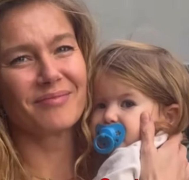 burcu biricik kizi luna ile goruntulendi anne 19157177 5605 m