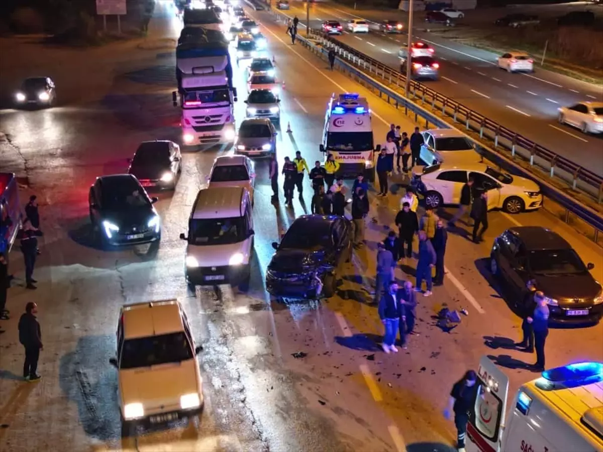 İnegöl'de Zincirleme Trafik Kazası: 2 Yaralı