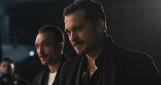 Çağatay Ulusoy Eşref Rüya'dan ayrılıyor mu? Çağatay Ulusoy'un Eşref Rüyadan ayrılacağı iddiaları doğru mu? Çağatay Ulusoy Eşref Rüya'dan ayrılıyor mu? Çağatay Ulusoy'un Eşref Rüyadan ayrılacağı iddiaları doğru mu?
