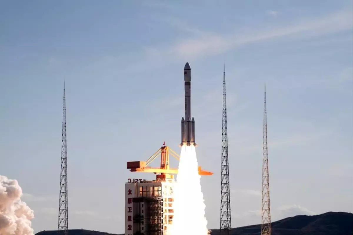 Çin Yeni Uydu Grubunu Uzaya Gönderdi