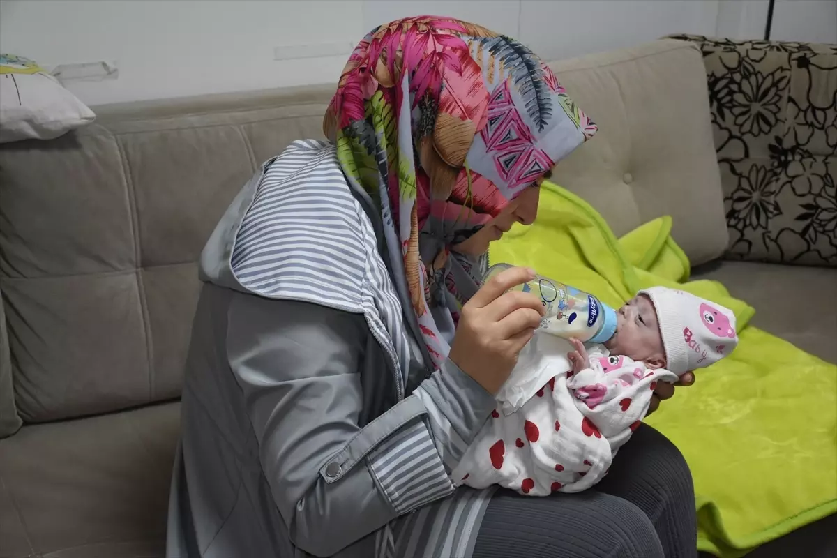 Erken Doğan Bebek Hatice Asel, 3,5 Aylık Tedavi Sürecinin Ardından Ailesine Kavuştu