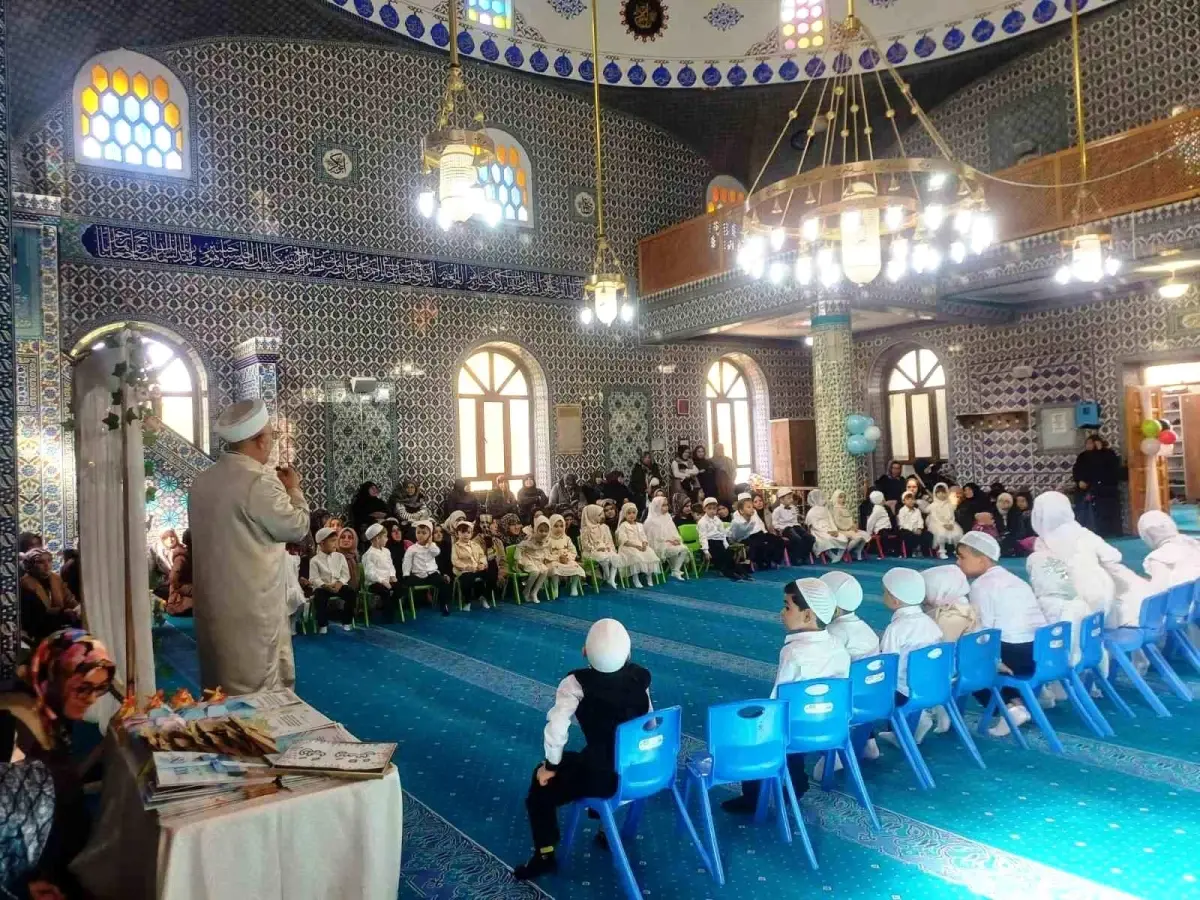 Emet'te 4-6 Yaş Kur'an Kursları İçin 'Bed-i Besmele' Programı Düzenlendi