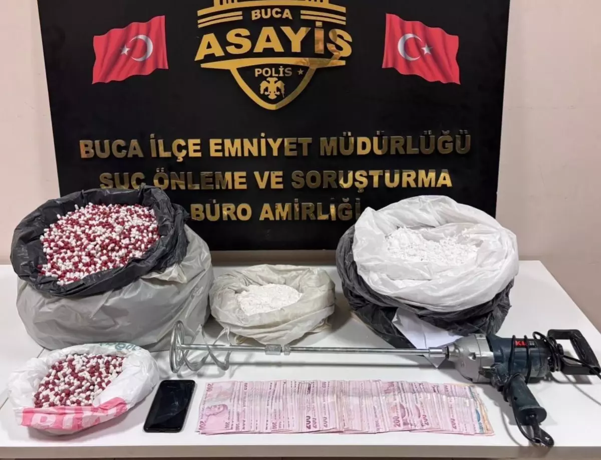 İzmir'de Uyuşturucu Operasyonu: 10 Kilo Sentetik Hap Ele Geçirildi