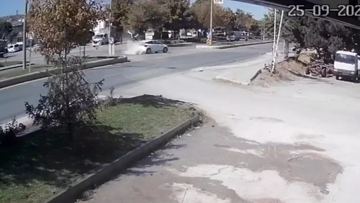 Eskişehir'deki Motosiklet Kazasında Yaralı Genç İyileşiyor, Baba Eğitim ve Ekipmanın Önemine Dikkat Çekiyor