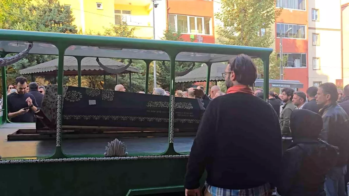 İETT Otobüsünün Çarptığı Deniz Şengül Son Yolculuğuna Uğurlandı