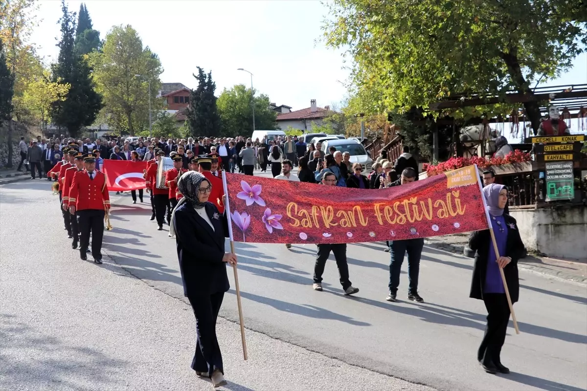 Karabük'te '9. Safran Festivali' kortej yürüyüşüyle başladı