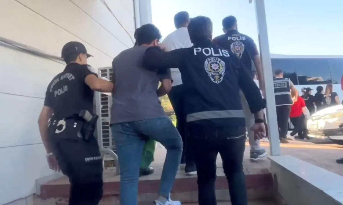 Mersin'de Sosyal Medya Dolandırıcılığı Şebekesi Çökertildi