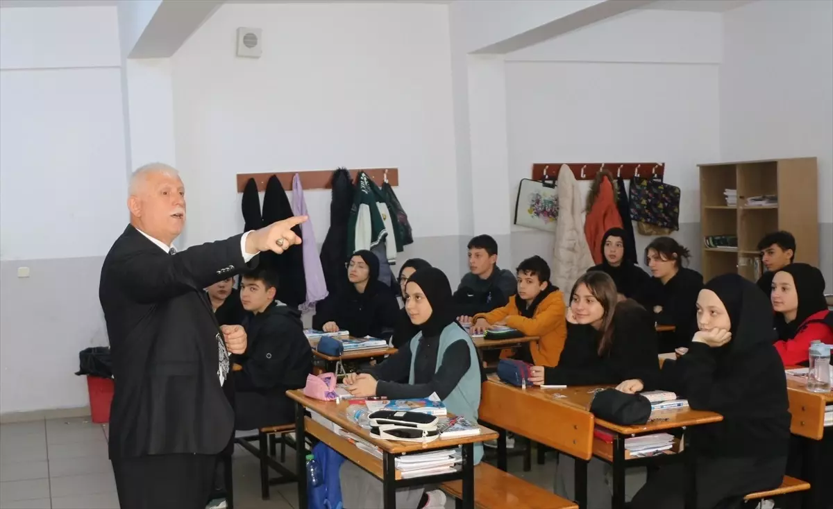 Milli Eğitim Müdürü İdris Kabahasanoğlu İmam Hatip Okullarını Ziyaret Etti