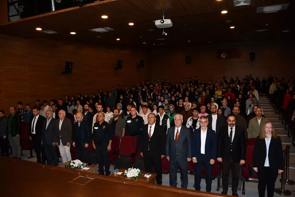 Öğrencilere Dijital Güvenlik Semineri Düzenlendi