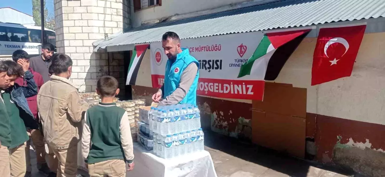 Tekman'da Gazze için Hayır Çarşısı Düzenlendi