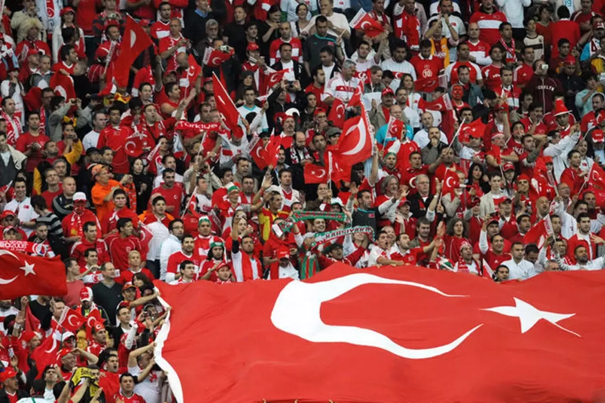 Türk oyuncuyu Romanya Milli Takımı'na davet ettiler
