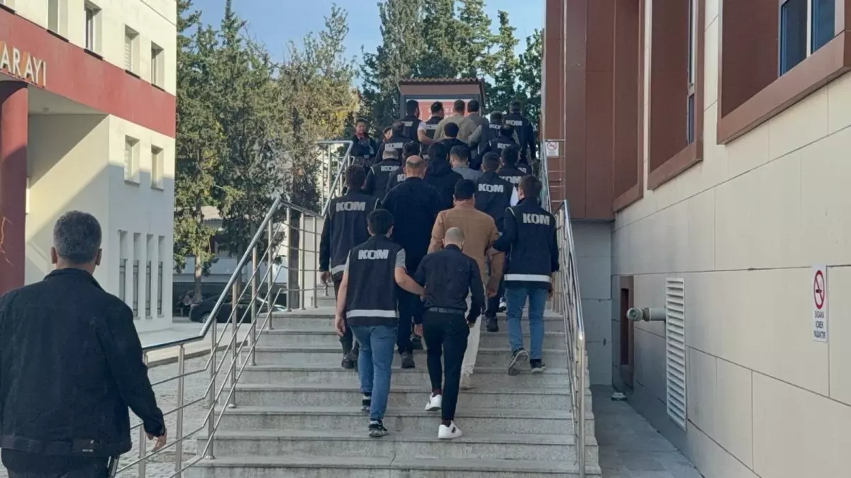 Yalova'da Göç İdaresi Müdürü ve 8 Çalışanı Hakkında Adli Süreç Başladı