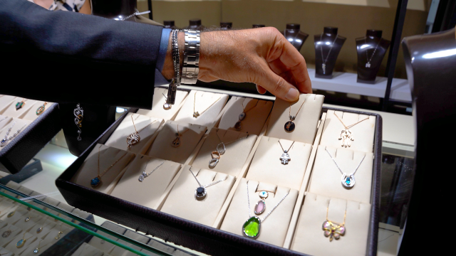 Jewelry opportunity with discounts of up to 50%! A 16,000 TL piece is on sale for 6,000 TL at cost price
