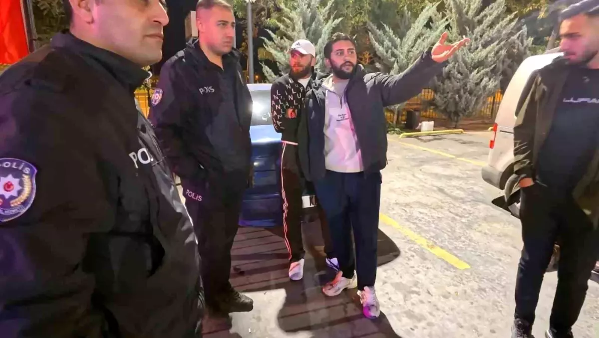 Aksaray'da Açık Alkol Tüketen İki Kişi Gözaltına Alındı