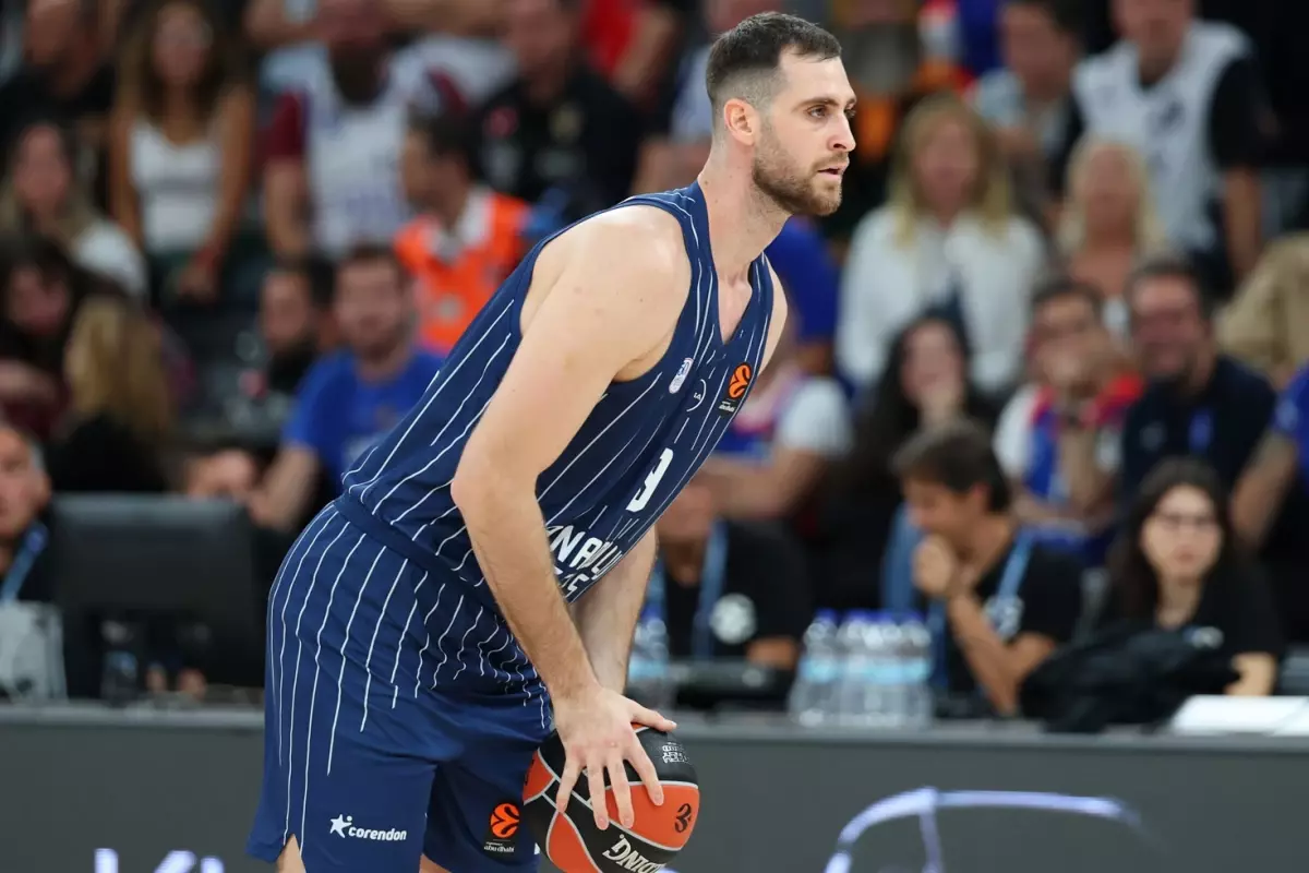 Anadolu Efes'te yıldız oyuncu Georgios Papagiannis sezonu kapattı