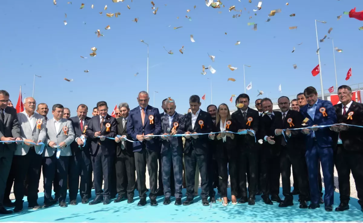 Antalya trafiğini rahatlatacak kavşaklar bakanlar Uraloğlu ve Ersoy'un katılımıyla açıldı / Video eklendi