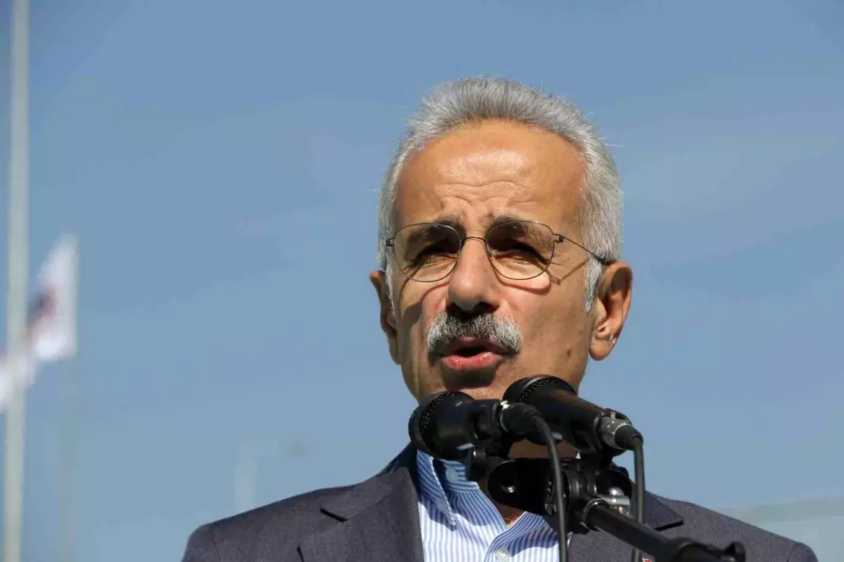 Bakan Uraloğlu: 'Antalya'nın kalbine giden yolları açarken sevgi, hizmet ve kararlılıkla bu güzel şehri geleceğe taşıyacağız'
