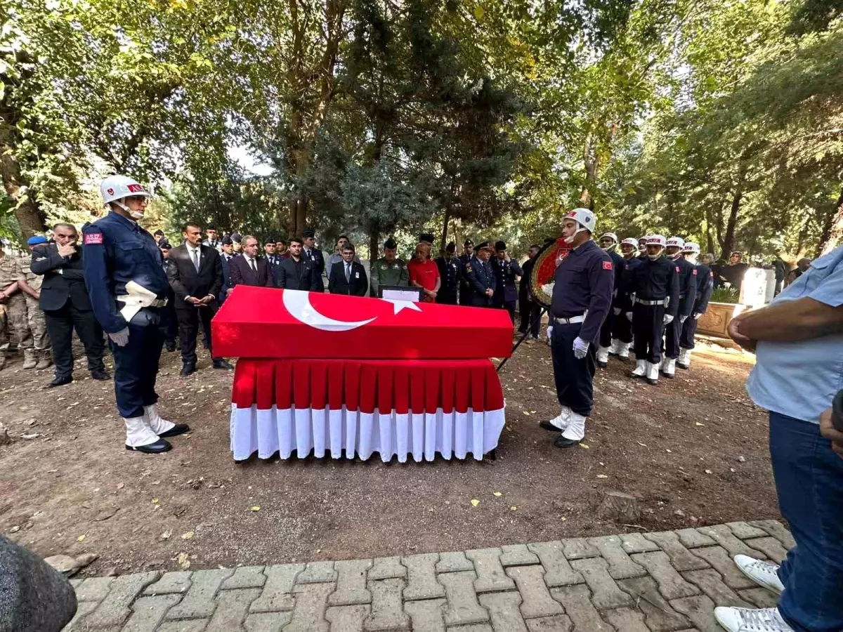 94 Yaşındaki Kore Gazisi Cemil Öner Son Yolculuğuna Uğurlandı