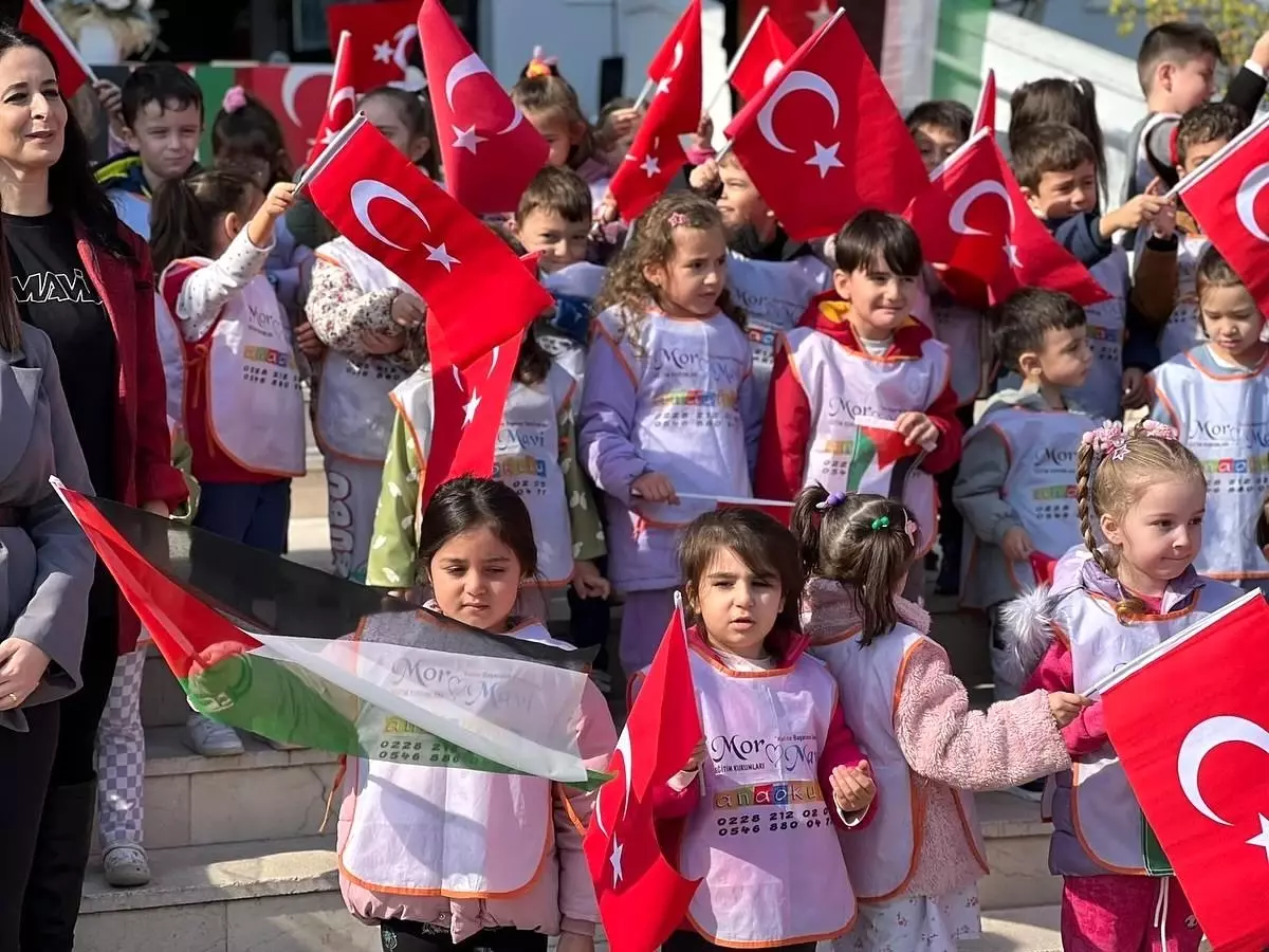 Bilecik'te Gazze İçin Hayır Çarşısı Düzenlendi