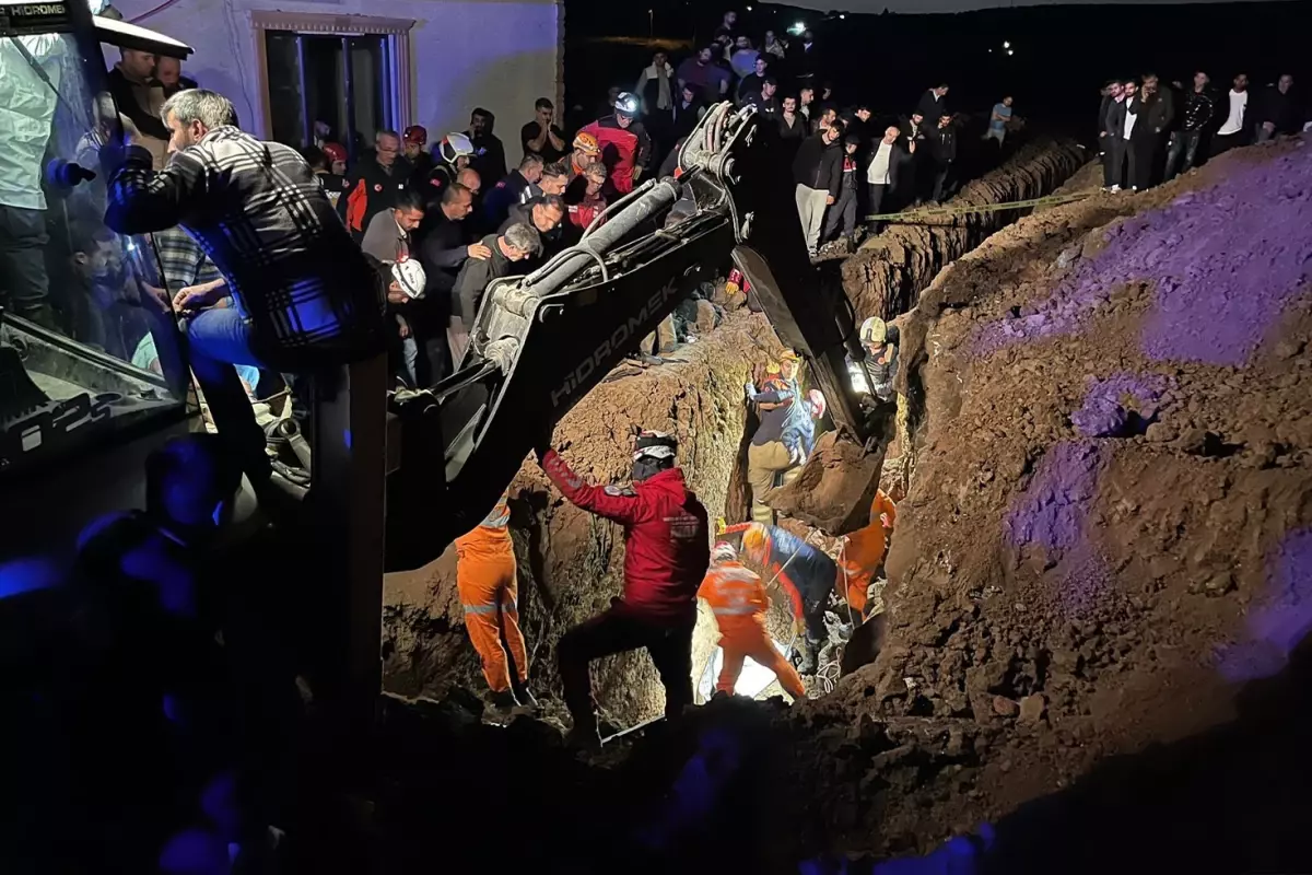 V Bursi sta umrla dva brata v zemeljskem plazu med izkopavanjem greznice