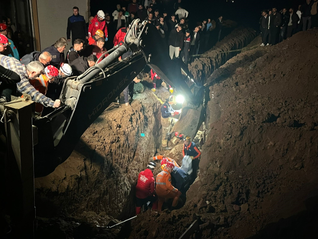 bursa da kanalizasyon cukuru kazarken gocuk 19162469 9633 m