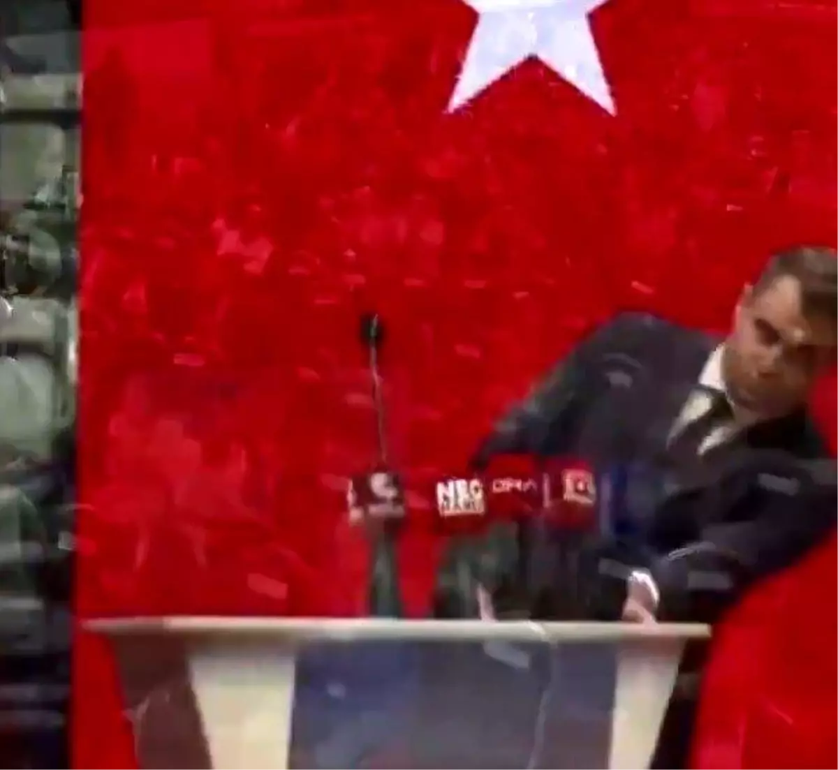 CHP İzmir İl Kongresi'nde Çağatay Güç Fenalaştı