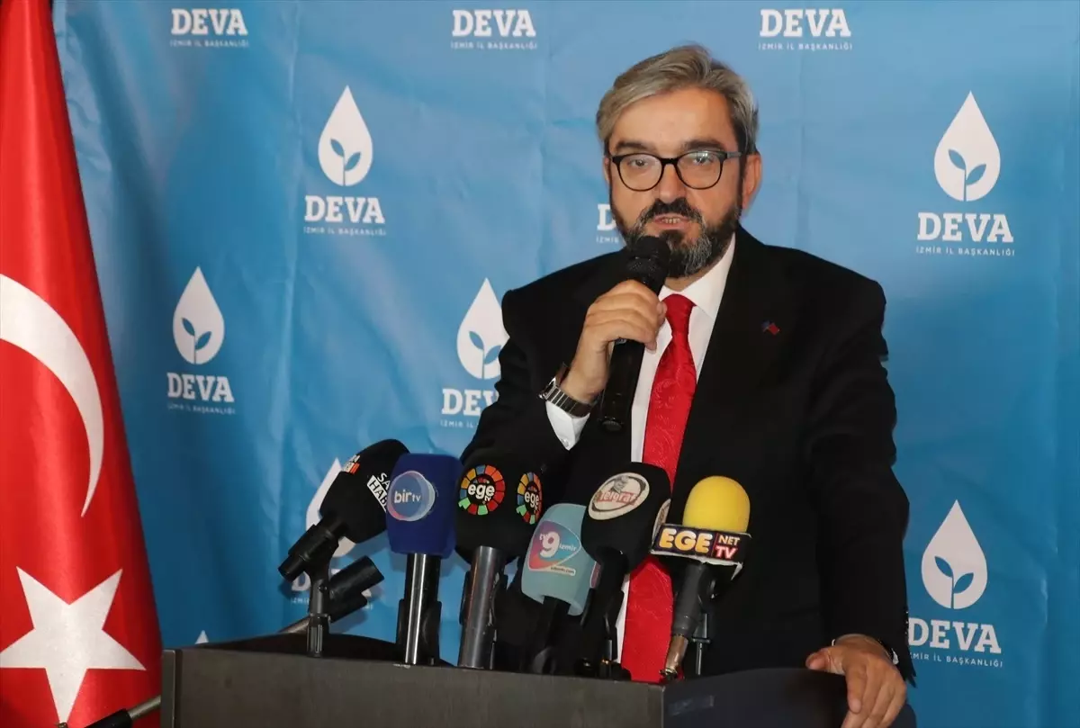DEVA Partisi İzmir'de Basın Toplantısı Düzenledi