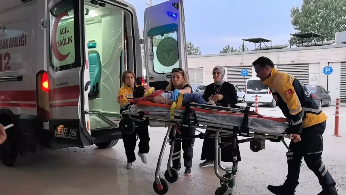 5 Yaşındaki Çocuk Pencereden Düşerek Ağır Yaralandı