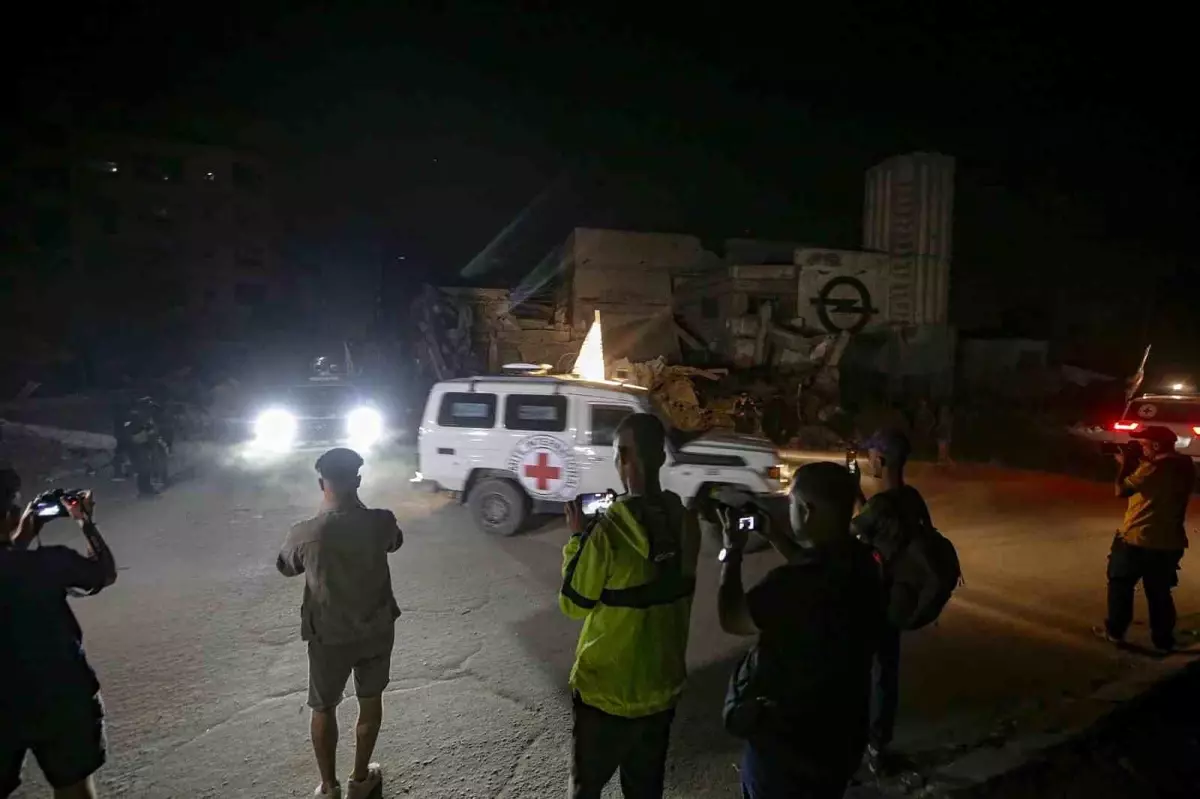 İsrail, Hamas'tan 2 Rehininin Cesedini Daha Teslim Alıyor