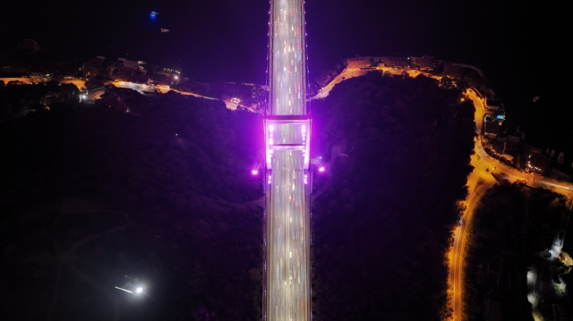 istanbul da kopruler meme kanseri icin pembe 19162505 6780 m