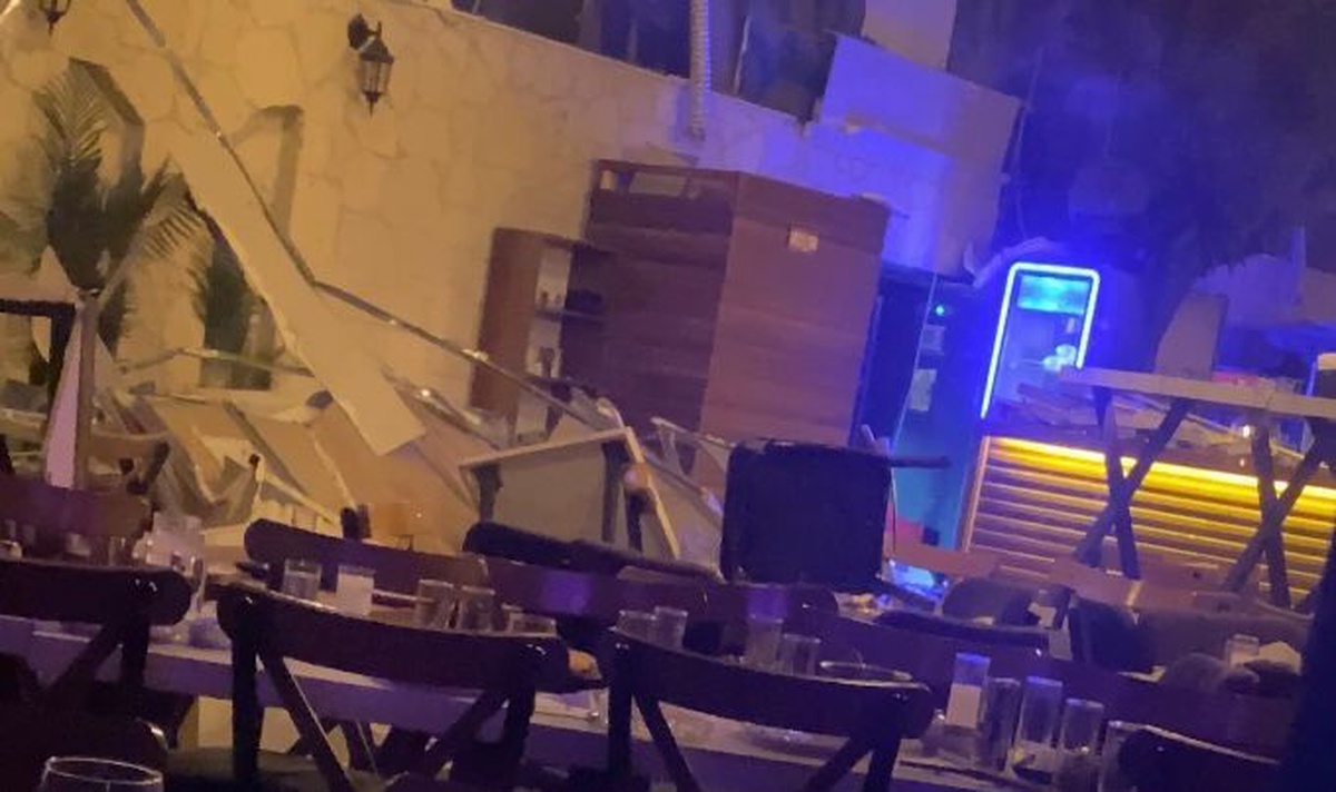 İzmir'de Eğlence Mekanında Tavan Çöktü: 6 Yaralı