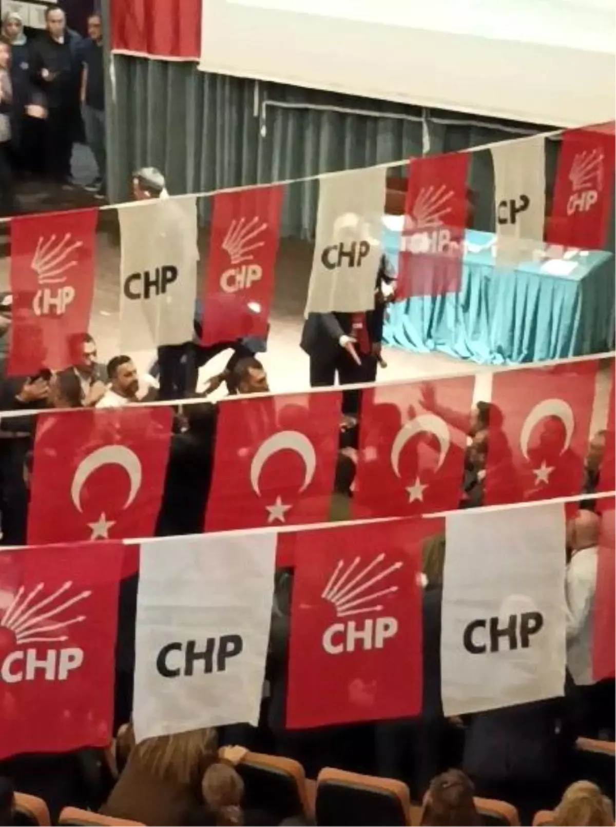CHP İl Kongresi'nde Kavga Çıktı