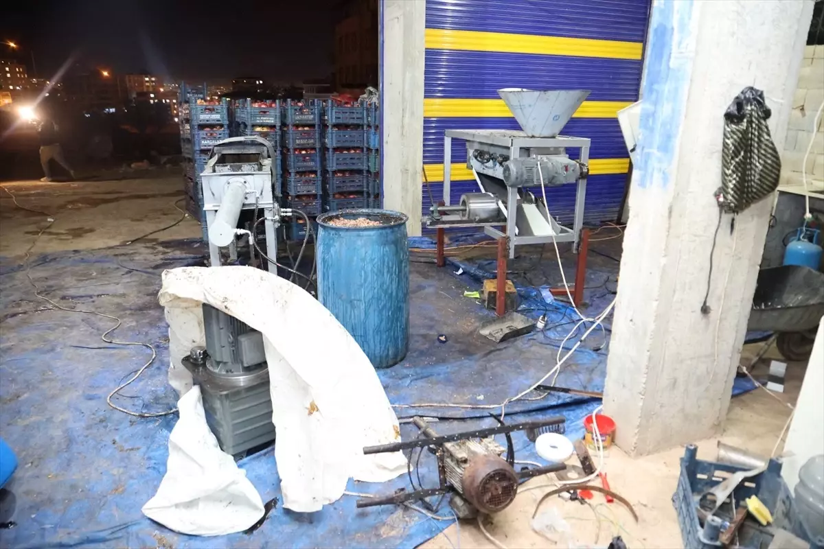 Kilis'te Hijyen Kurallarına Uymayan Nar Ekşisi İmalathanesi Kapatıldı