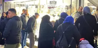 Kuyumcuların önünde altın kuyruğu