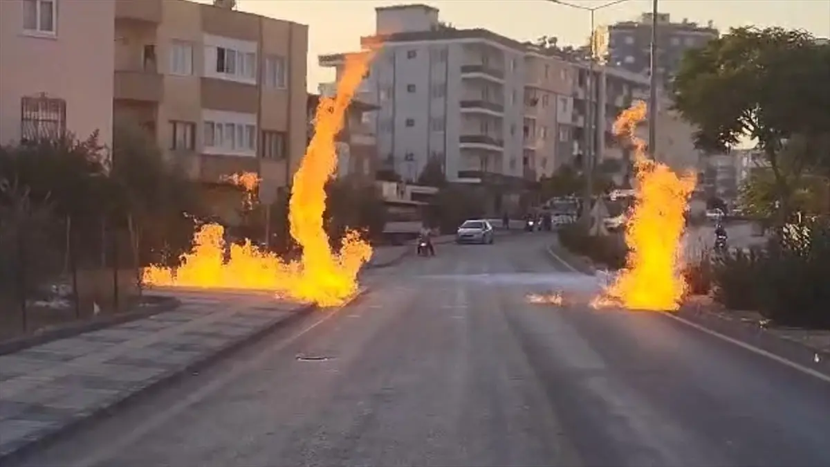 Mersin'de Doğal Gaz Sızıntısı Yangına Neden Oldu: 2 Yaralı