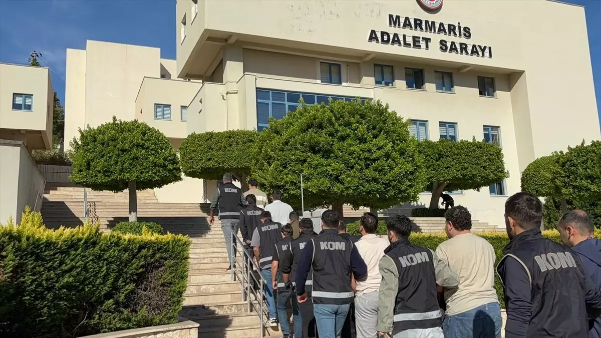 Marmaris'te FETÖ Üyesi 8 Sanık ve 3 Organizatör Tutuklandı