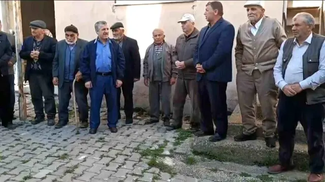 pazardan mezara 3 kardes ve enisteleri yan ya 4 19161243 o
