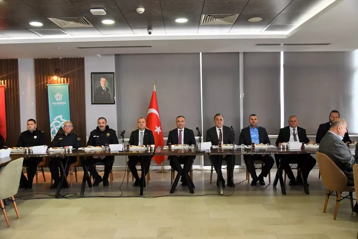 Tekirdağ Valisi Muhtarlarla Kahvaltıda Buluştu