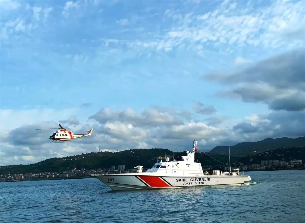 Trabzon'da Kaybolan Balıkçı İçin Arama Çalışmaları Devam Ediyor