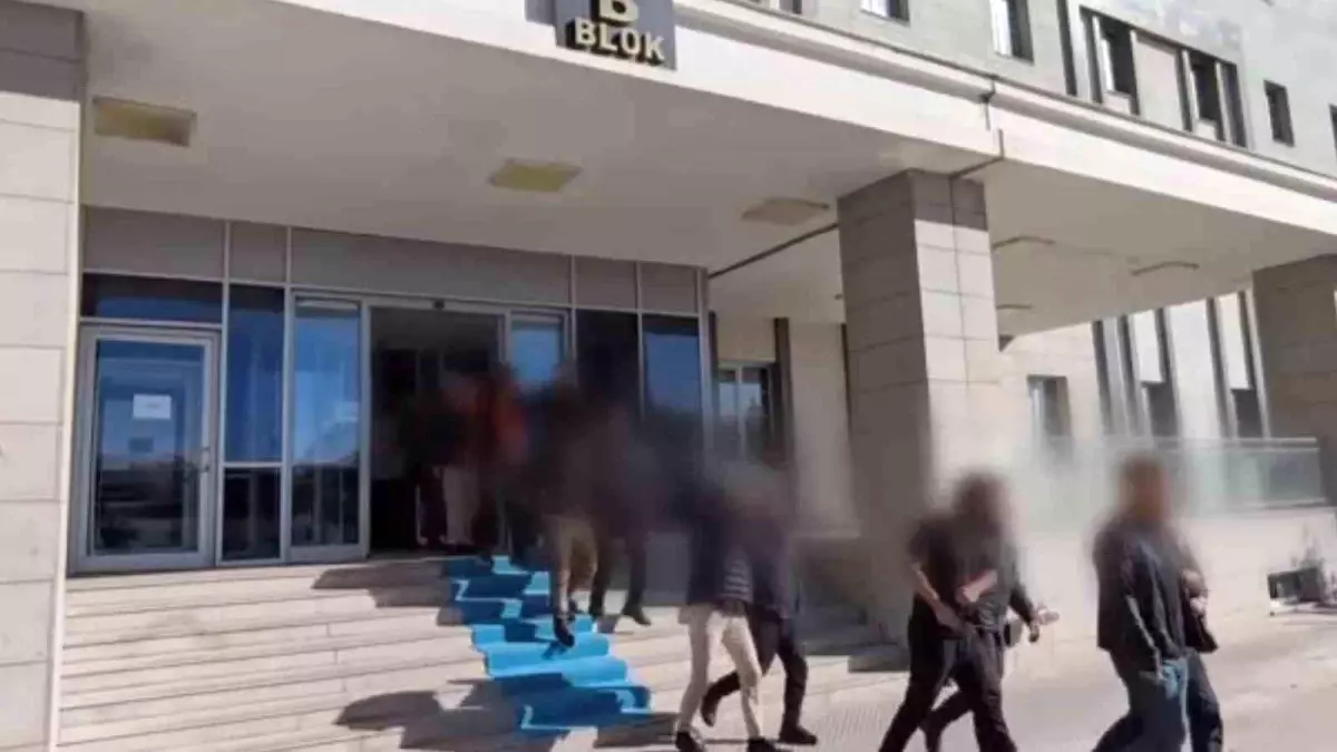 Van'da Eş Zamanlı Operasyonda 74 Şüpheli Gözaltına Alındı