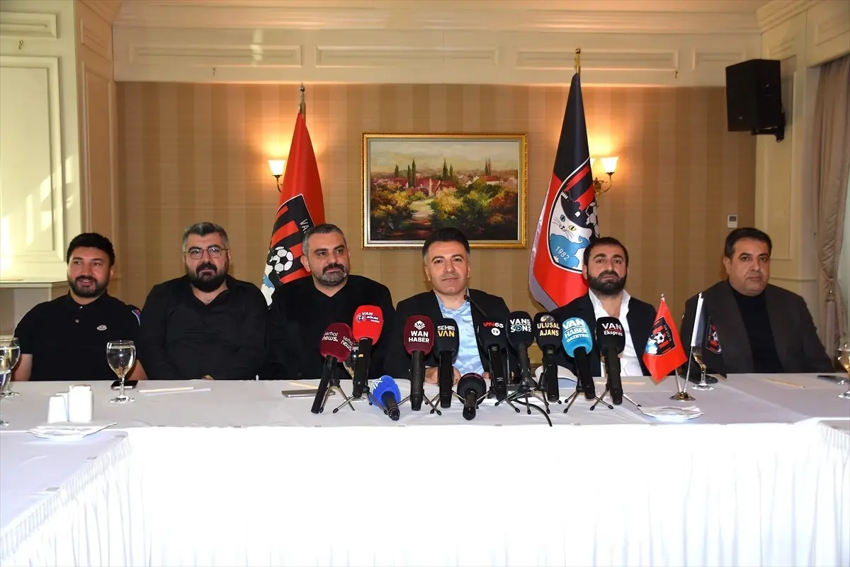 Vanspor Kulübü Başkanı Erol Temel: 'Amacımız İlerlemek'