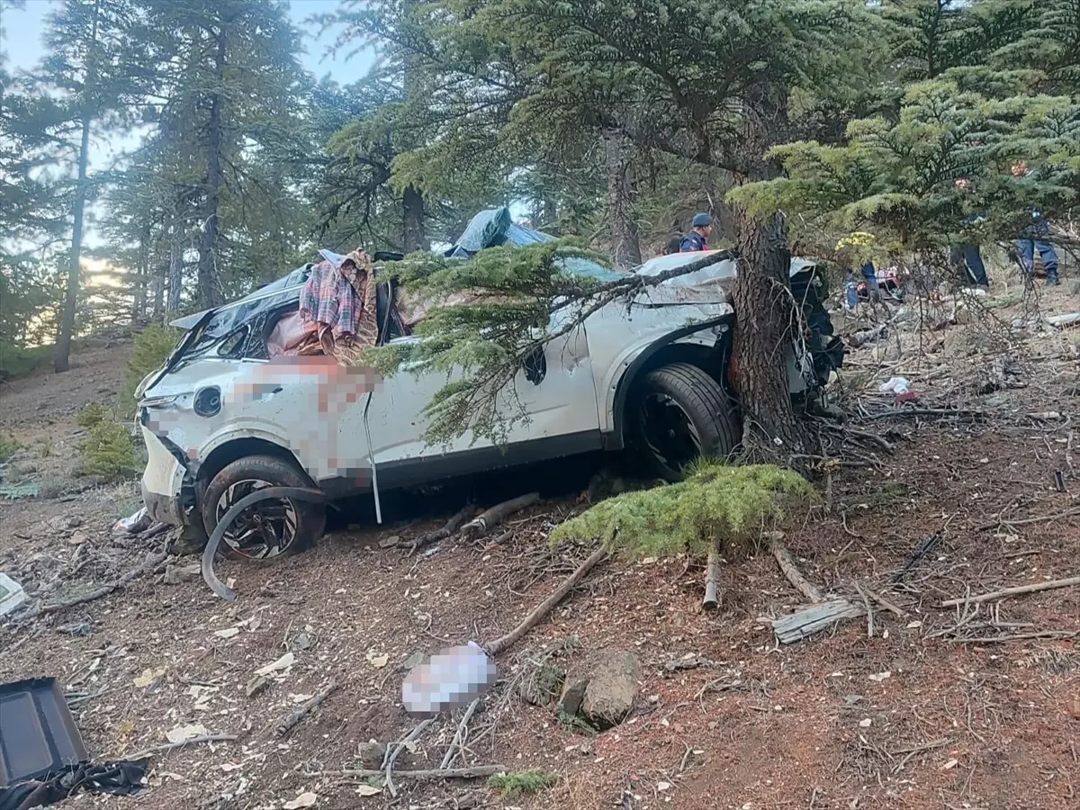 Adana’da Uçuruma Yuvarlanan Cipteki Karı Koca Hayatını Kaybetti