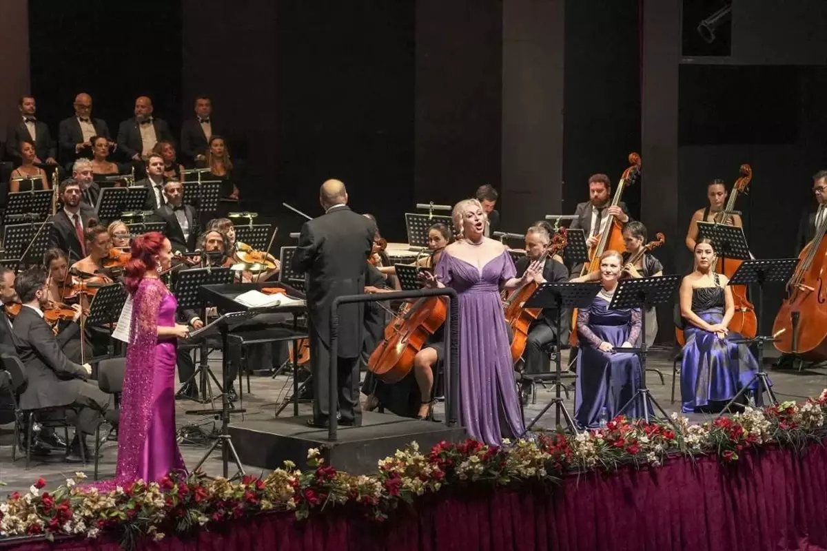 Antalya Devlet Opera ve Balesi, 'Yevgeni Onegin' ile Kapalı Gişe Prömiyer Yaptı