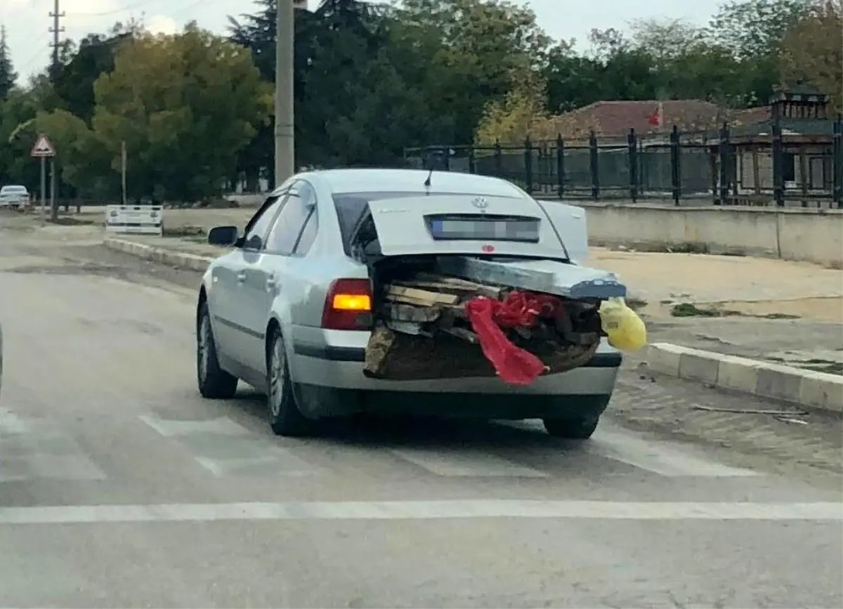 Eskişehir'de Trafiği Tehdit Eden Kereste Yükü